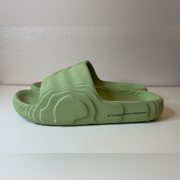 Adidas Men’s Adilette 22 Slides “Magic Lime” Slip On Sandals Size 10 - Picture 4 of 13